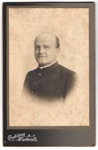 Fotografie pastor talar mit - pastor, im